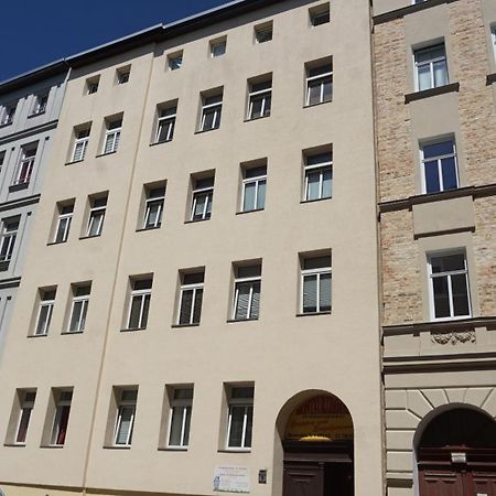 Hostel Im Medizinerviertel Halle  Buitenkant foto
