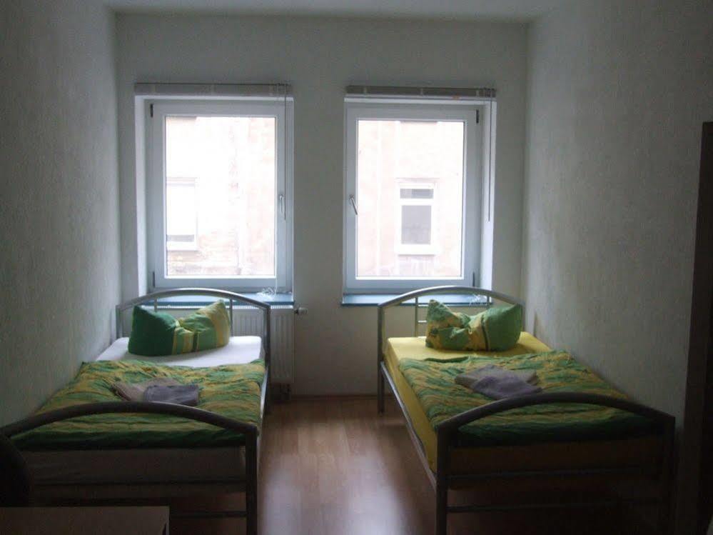 Hostel Im Medizinerviertel Halle  Buitenkant foto