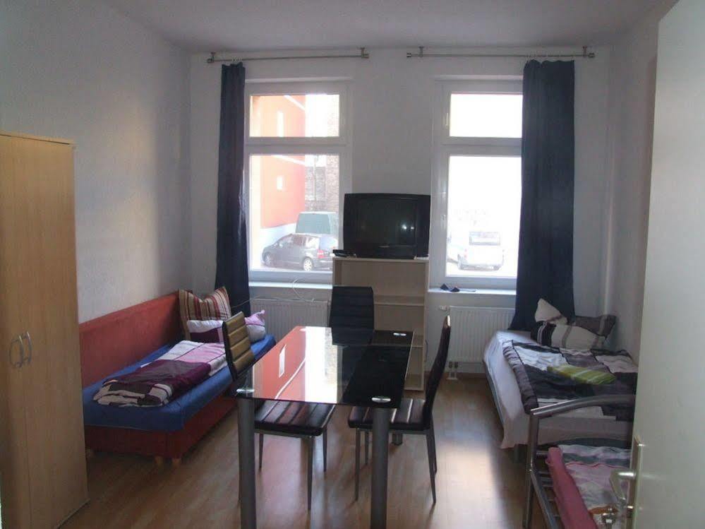 Hostel Im Medizinerviertel Halle  Buitenkant foto