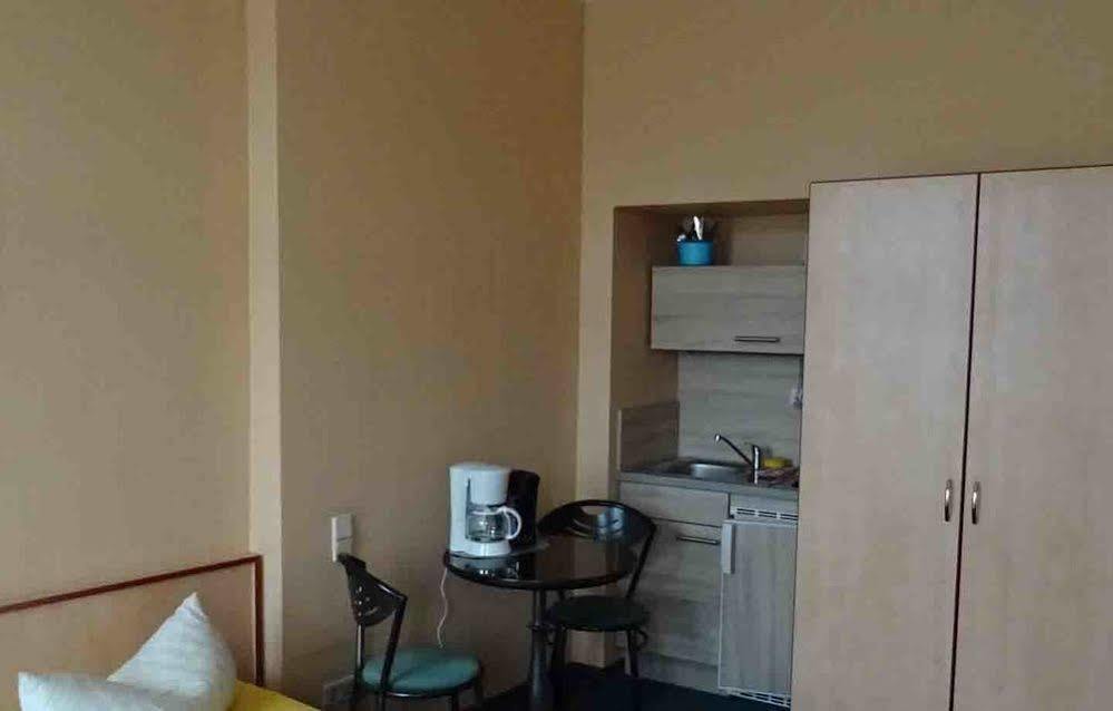 Hostel Im Medizinerviertel Halle  Buitenkant foto