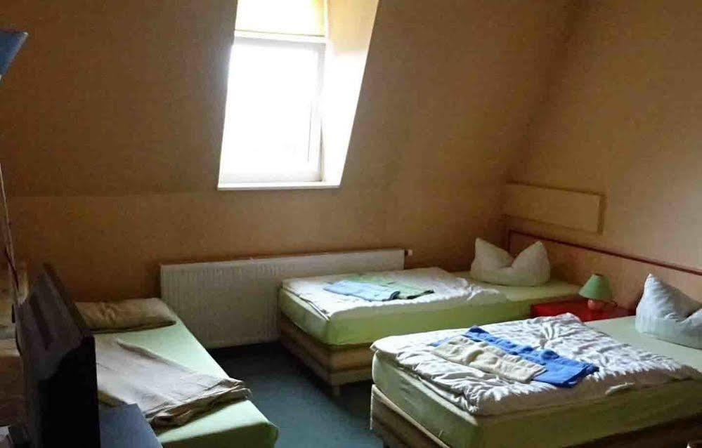Hostel Im Medizinerviertel Halle  Buitenkant foto