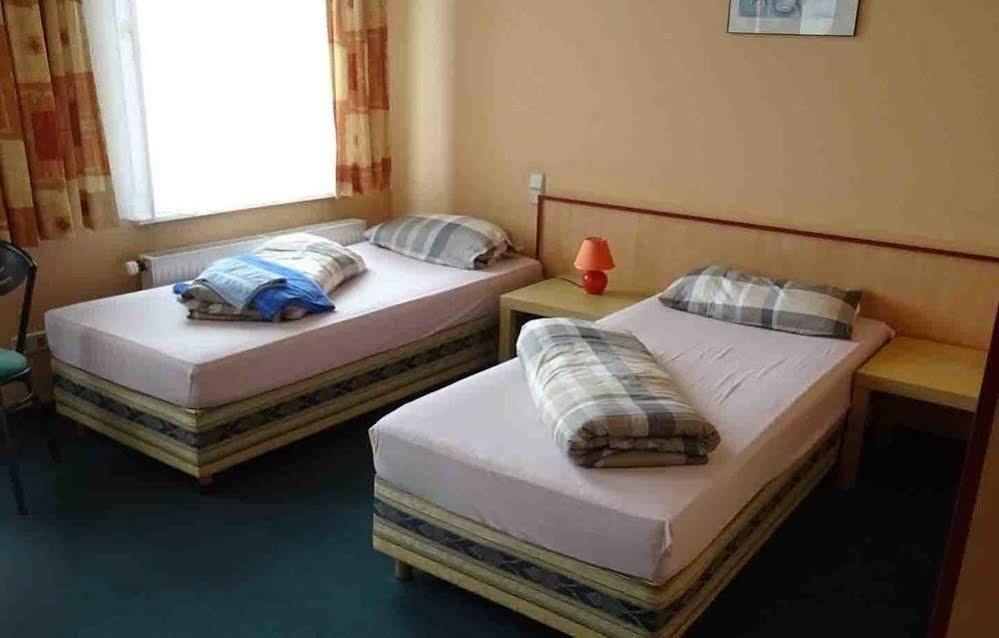 Hostel Im Medizinerviertel Halle  Buitenkant foto