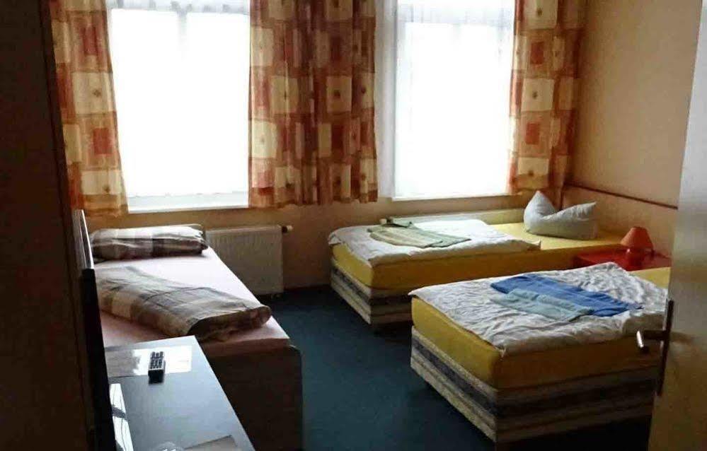 Hostel Im Medizinerviertel Halle  Buitenkant foto