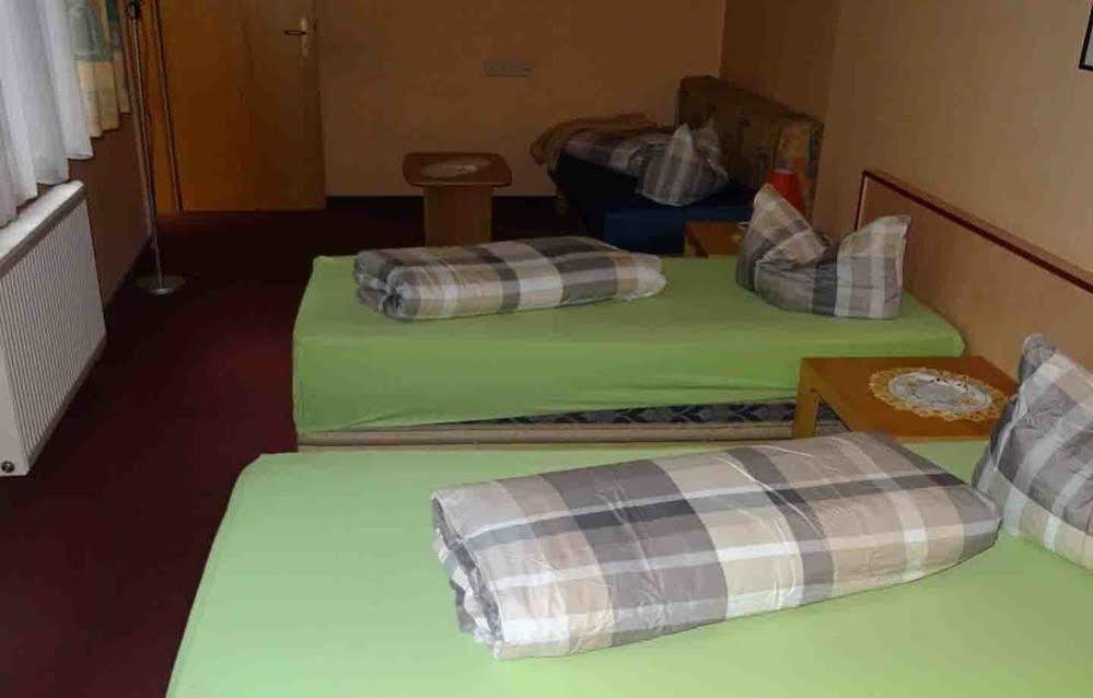 Hostel Im Medizinerviertel Halle  Buitenkant foto